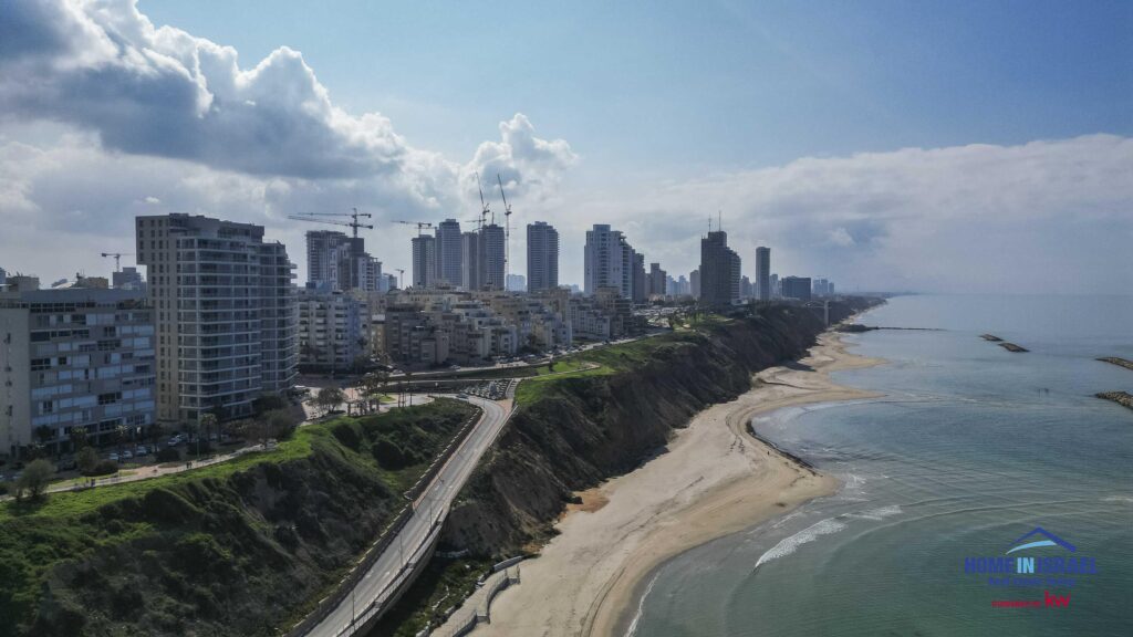 dankner-first-line-balcony-view-netanya.jpg