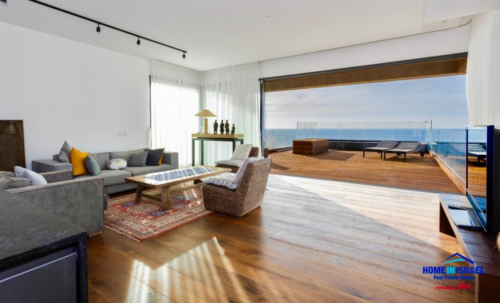 למכירה: בית יוקרתי קו ראשון לים בנתניה | נוף הטיילת | בריכת אינפיניטי