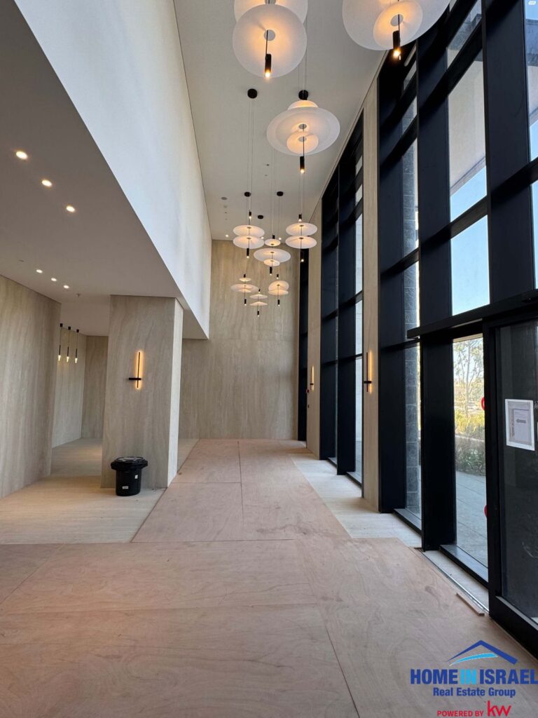 להשכרה: דירת 5 חדרים בפארק הים נתניה עם נוף לים