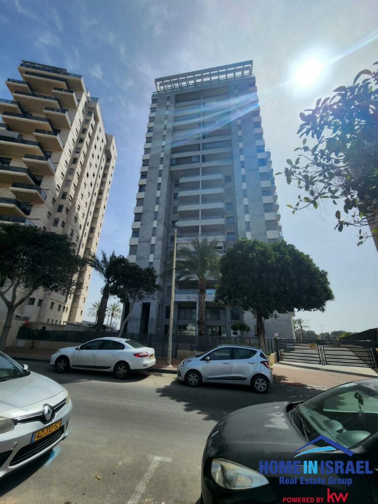 Modern luxury high-rise apartment tower in Netanya South near the beach