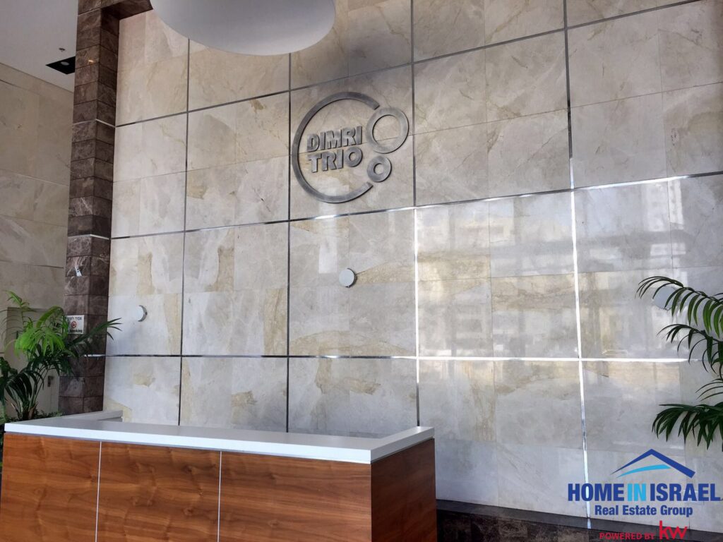 דירת 4 חדרים למכירה בפרויקט TRIO דמרי, רח׳ הקליר 7 נתניה – 114 מ״ר, מרפסת 15 מ״ר עם נוף לים, חניה ומחסן.