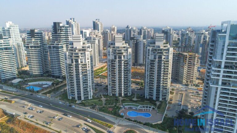 נוף פתוח לים התיכון ולשמורת האירוסים מרחוב נתן יונתן 18 עיר ימים נתניה.