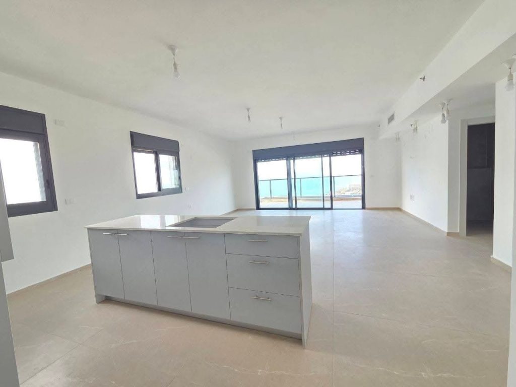LUXURY SEA-VIEW PENTHOUSE FOR RENT IN NETANYA