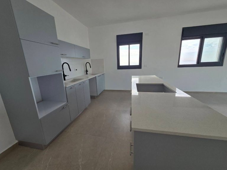 Rotem Shani Netanya rental