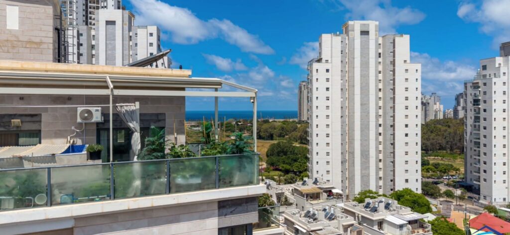פנטהאוז יוקרתי באגמים נתניה למכירה